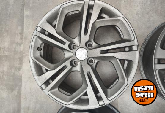 Accesorios para Autos - Llantas 17 Peugeot 208 GTI GT Muy buenas. $700.000 las 4. No bajo precio - En Venta