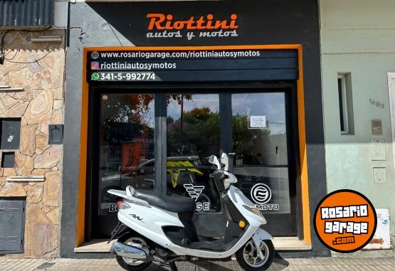 Motos - Suzuki AN 125 2016 Nafta 36000Km - En Venta