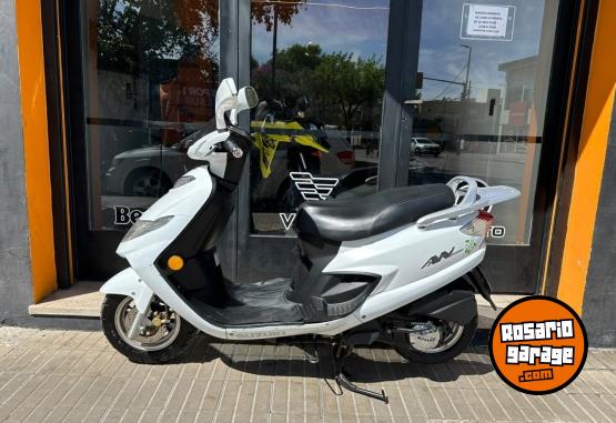 Motos - Suzuki AN 125 2016 Nafta 36000Km - En Venta