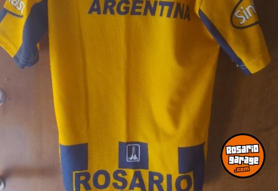 Indumentaria - Camiseta y campera rosario central - En Venta