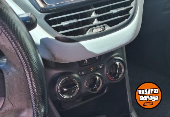 Autos - Peugeot 208 2014 Nafta 170000Km - En Venta