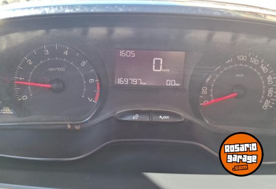 Autos - Peugeot 208 2014 Nafta 170000Km - En Venta