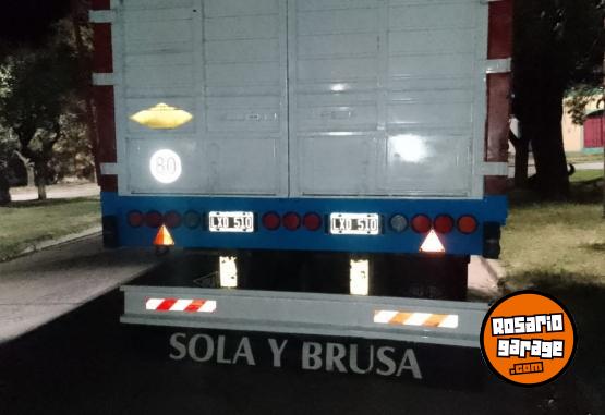 Camiones y Grúas - Acoplado B/v con destape y vigia de ruedas(sin cub).) - En Venta