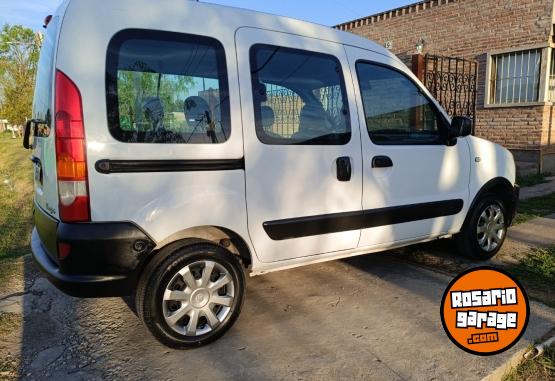 Utilitarios - Renault Kangoo 2011 GNC 145000Km - En Venta