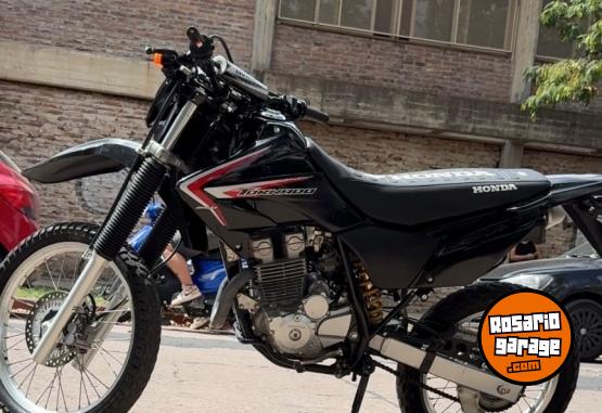 Motos - Honda Tornado 2017 Nafta 7400Km - En Venta