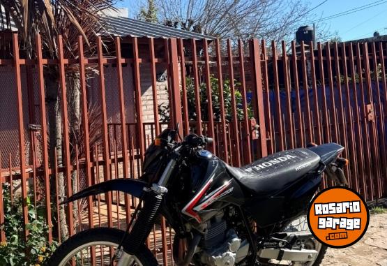 Motos - Honda Tornado 2017 Nafta 7400Km - En Venta