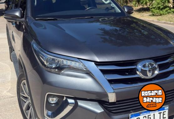 Camionetas - Toyota SW4 TDI 4x4 7 asientos 2018 Nafta 125000Km - En Venta