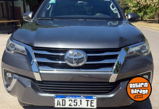 Camionetas - Toyota SW4 TDI 4x4 7 asientos 2018 Nafta 125000Km - En Venta