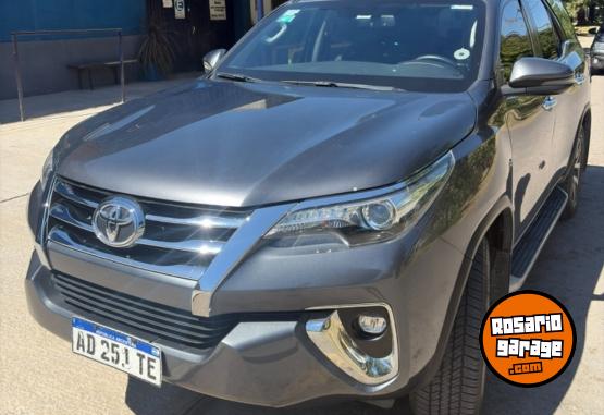 Camionetas - Toyota SW4 TDI 4x4 7 asientos 2018 Nafta 125000Km - En Venta