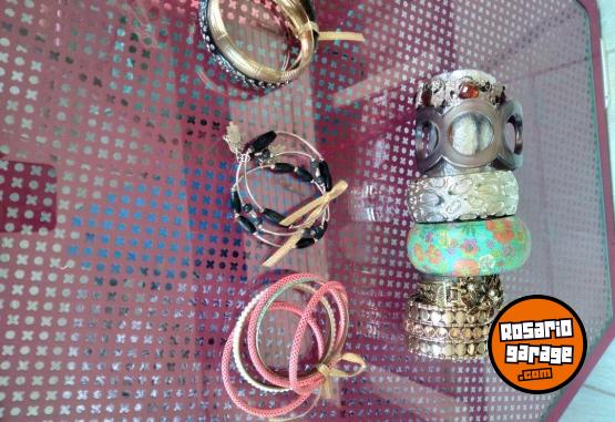 Indumentaria - Elegi una pulsera del soporte y de regalo elegi una de las agrupadas con cinta dorada - En Venta