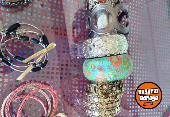 Indumentaria - Elegi una pulsera del soporte y de regalo elegi una de las agrupadas con cinta dorada - En Venta