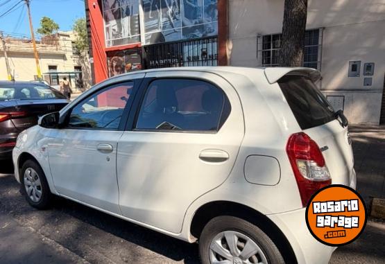 Autos - Toyota Etios 2015 Nafta 92000Km - En Venta