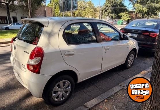 Autos - Toyota Etios 2015 Nafta 92000Km - En Venta
