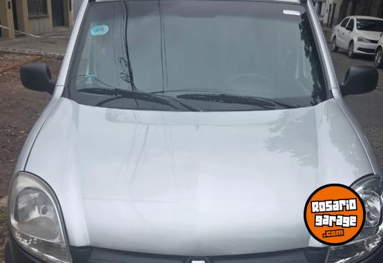 Utilitarios - Renault Kangoo confort 5 asientos 2015 GNC 161000Km - En Venta