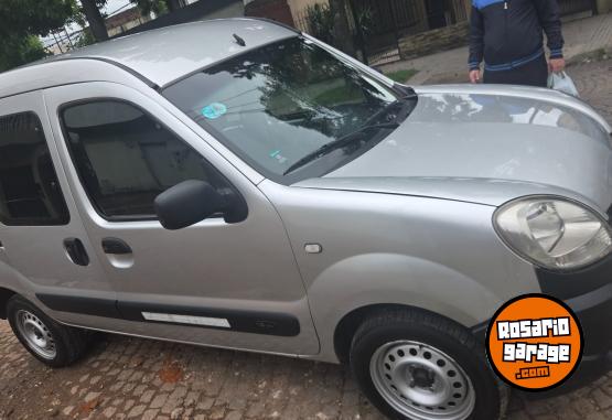 Utilitarios - Renault Kangoo confort 5 asientos 2015 GNC 161000Km - En Venta
