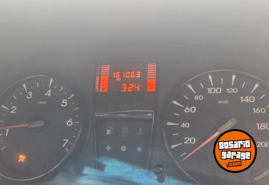 Utilitarios - Renault Kangoo confort 5 asientos 2015 GNC 161000Km - En Venta