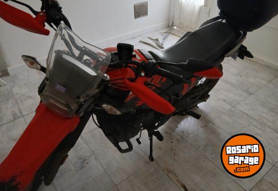 Motos - Hero Xpulse 2025 Nafta 10000Km - En Venta