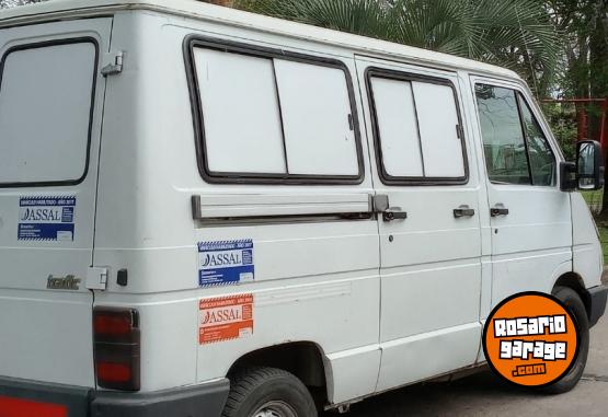 Utilitarios - Renault Traffic 2001 GNC 200000Km - En Venta