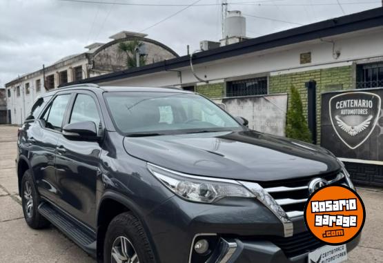 Camionetas - Toyota SW4 SR 2.8 TDI 4x4 MT 2017 Diesel 154000Km - En Venta