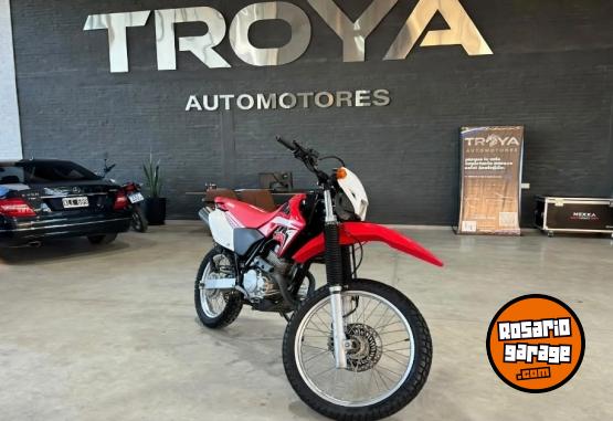 Motos - Honda TORNADO 250 2017 Nafta 32753Km - En Venta