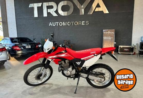 Motos - Honda TORNADO 250 2017 Nafta 32753Km - En Venta