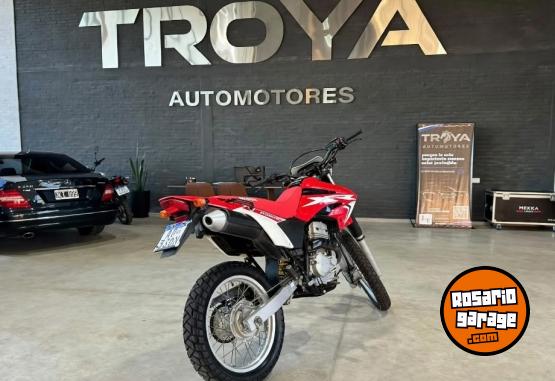 Motos - Honda TORNADO 250 2017 Nafta 32753Km - En Venta