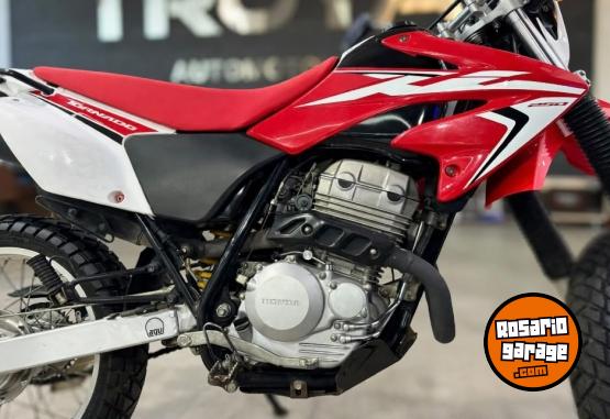 Motos - Honda TORNADO 250 2017 Nafta 32753Km - En Venta