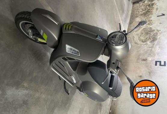 Motos - Vespa 300gts super 2022 Nafta 4000Km - En Venta