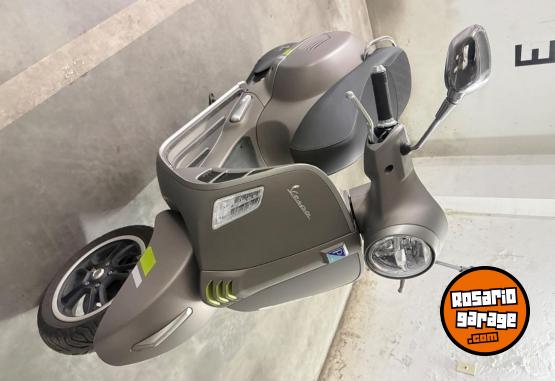 Motos - Vespa 300gts super 2022 Nafta 4000Km - En Venta
