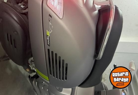 Motos - Vespa 300gts super 2022 Nafta 4000Km - En Venta
