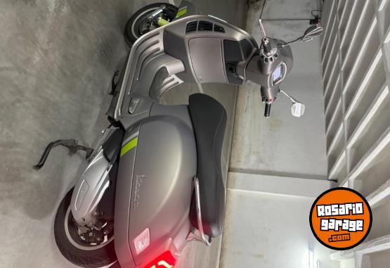 Motos - Vespa 300gts super 2022 Nafta 4000Km - En Venta