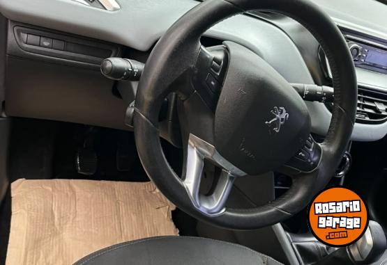 Autos - Peugeot 208 2013 Nafta 136000Km - En Venta