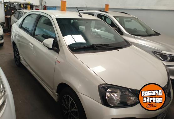 Autos - Toyota Etios,XLS 1.5 4 p 2018 Nafta 72000Km - En Venta