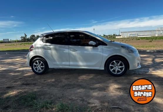 Autos - Peugeot 208 2014 Nafta 166000Km - En Venta
