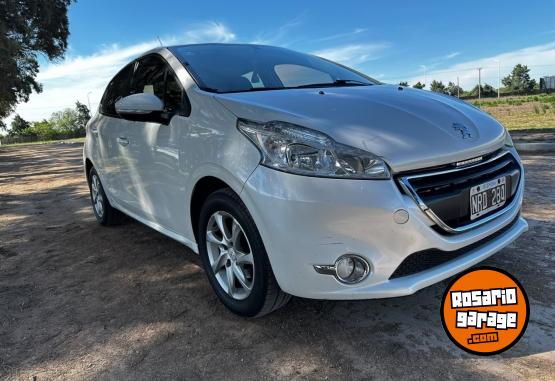 Autos - Peugeot 208 2014 Nafta 166000Km - En Venta