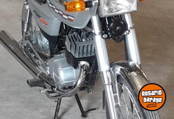 Motos - Suzuki AX100 2025 Nafta 5400Km - En Venta
