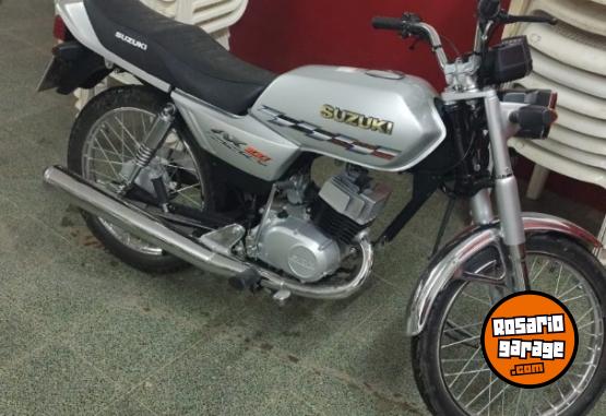 Motos - Suzuki AX100 2025 Nafta 5400Km - En Venta