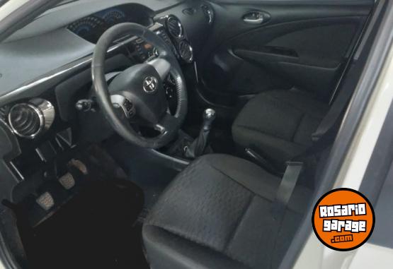 Autos - Toyota Etios Xls 1.5 2013 Nafta 125000Km - En Venta