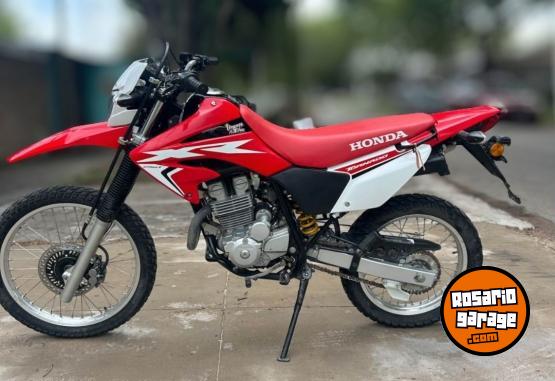 Motos - Honda Tornado XR 2024 Nafta 9800Km - En Venta