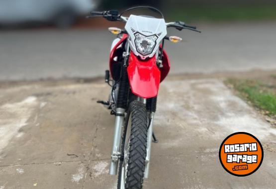 Motos - Honda Tornado XR 2024 Nafta 9800Km - En Venta