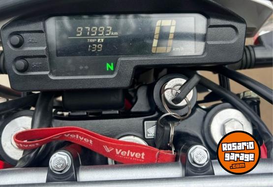 Motos - Honda Tornado XR 2024 Nafta 9800Km - En Venta