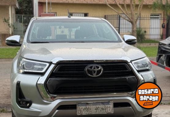 Camionetas - Toyota Hilux Srv 4x2 2022 Diesel 270000Km - En Venta