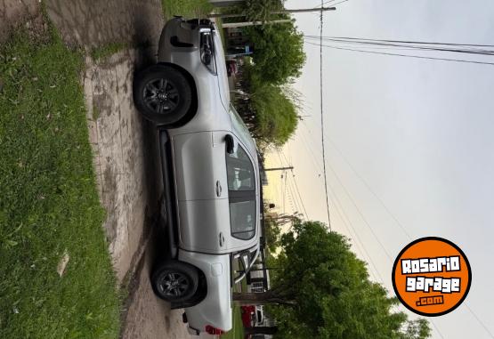 Camionetas - Toyota Hilux Srv 4x2 2022 Diesel 270000Km - En Venta