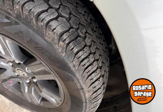 Camionetas - Toyota Hilux Srv 4x2 2022 Diesel 270000Km - En Venta