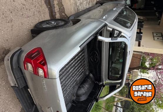 Camionetas - Toyota Hilux Srv 4x2 2022 Diesel 270000Km - En Venta