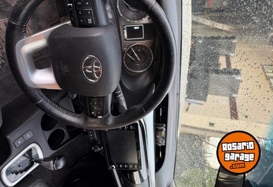 Camionetas - Toyota Hilux Srv 4x2 2022 Diesel 270000Km - En Venta