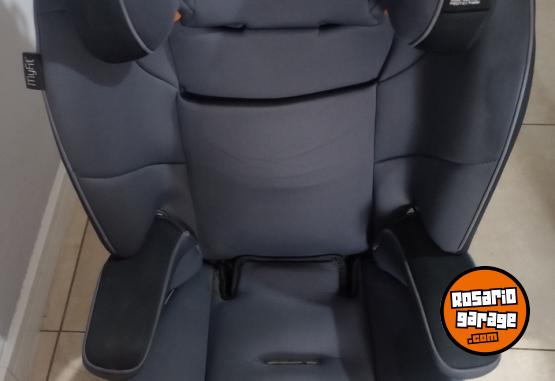 Accesorios para Autos - SILLA DE SEGURIDAD CON BASE PARA MENOR (HASTA 45 KG) CHICCO - En Venta