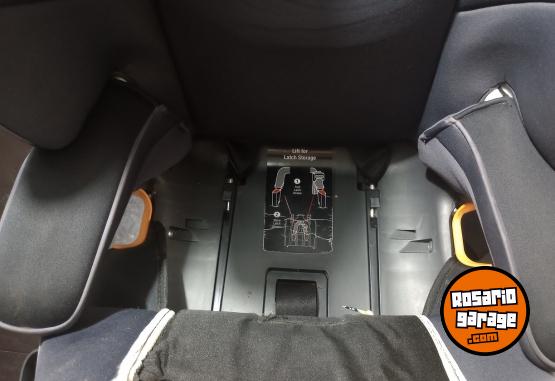 Accesorios para Autos - SILLA DE SEGURIDAD CON BASE PARA MENOR (HASTA 45 KG) CHICCO - En Venta