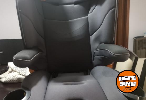 Accesorios para Autos - SILLA DE SEGURIDAD CON BASE PARA MENOR (HASTA 45 KG) CHICCO - En Venta