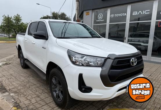 Camionetas - Toyota Hilux SR 2024 Diesel 43000Km - En Venta
